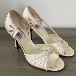 Off-White Silk Rhinestone Shoes Size 8